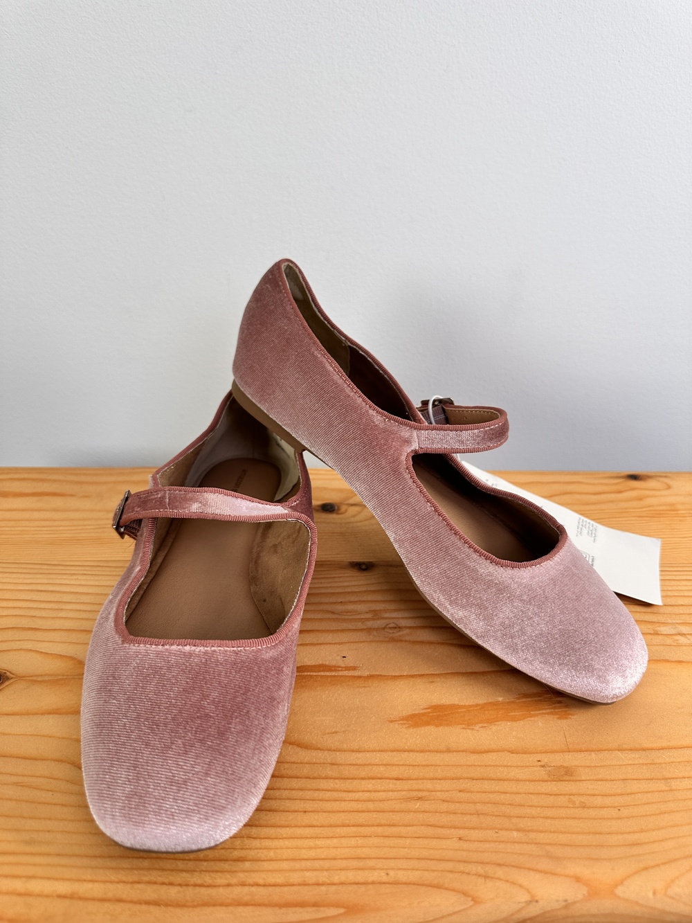 Amazon Essentials NWT Pink Corduroy Mary Jane Ballet Flats Size 9